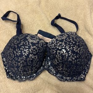 Victoria’s Secret navy bra